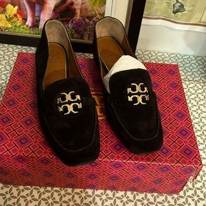 Tory Burch Black Loafer’s with gold hardware.